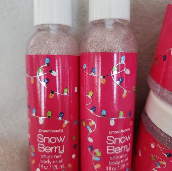 Unbrush Mini And Snow Berry Bath & Body Set - Picture 2 of 8